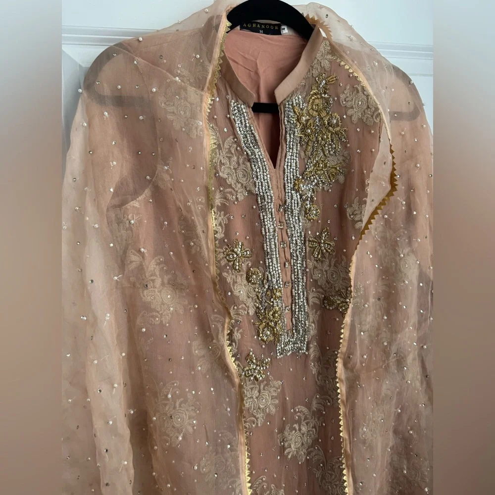 Agha Noor - Chiffon Elegant Peach Embroidered Kurta ( 2 piece ) - Picture 7 of 8
